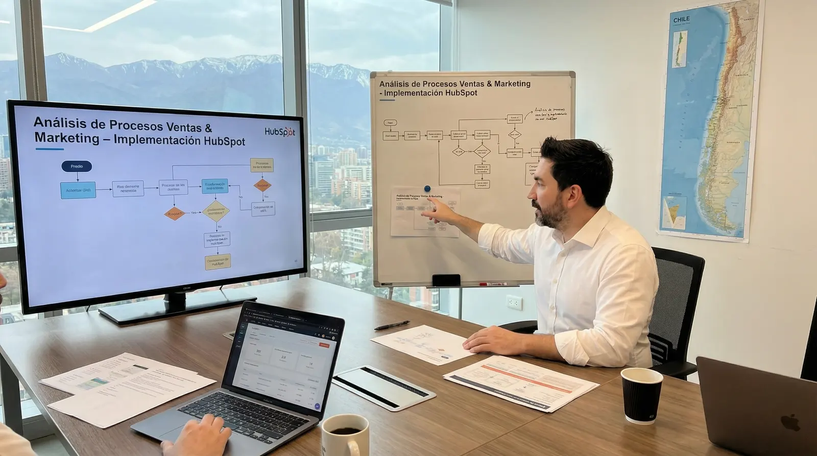 Consultoría de HubSpot analizando procesos de ventas y marketing para una implementación estructurada en una empresa chilena