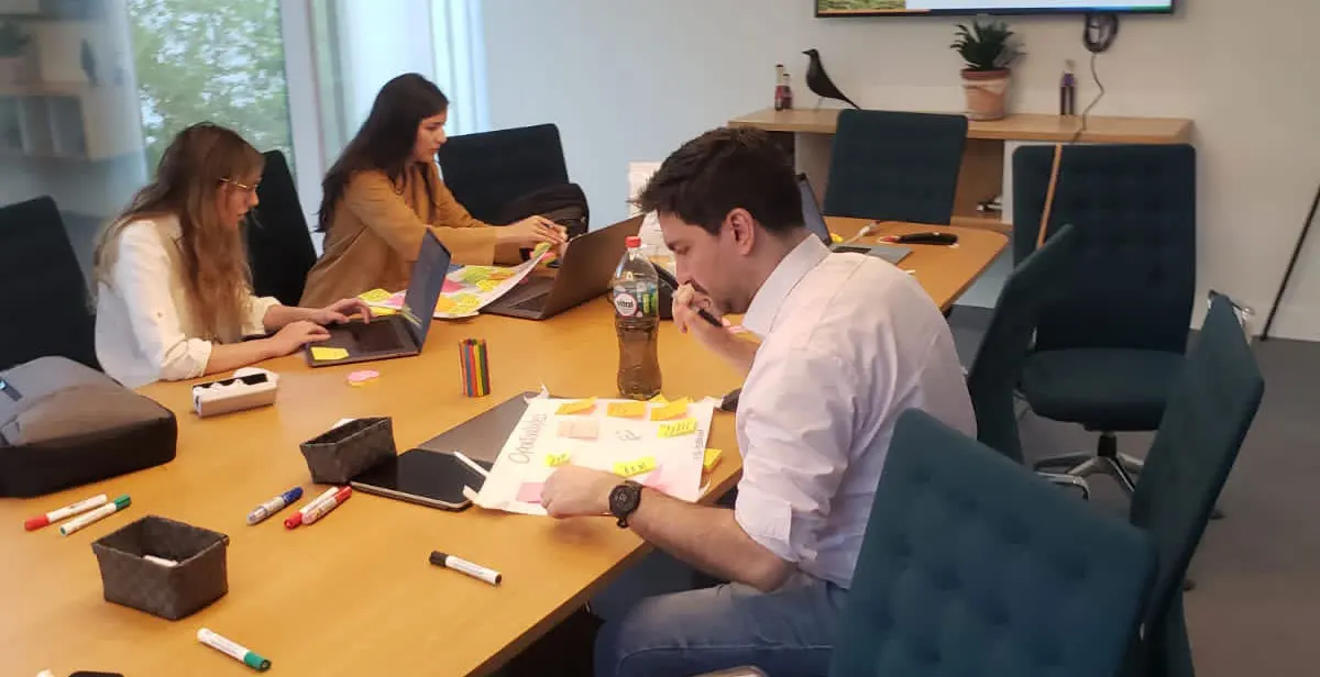 Logo de Nubox y Revenue Hub Latam simbolizando una alianza estratégica para optimizar la arquitectura de datos y el crecimien