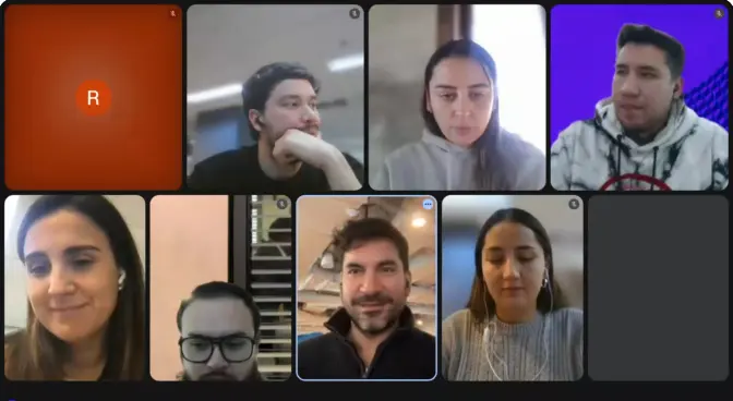 Logo de Revenue Hub Latam y TOCTOC, simbolizando su alianza para optimizar la arquitectura de datos del líder proptech chilen